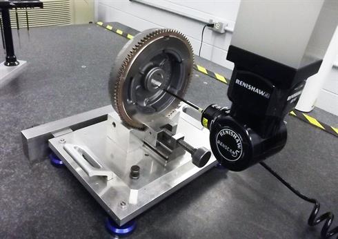 カワサキ のCMM ケースタディ - FX シリーズ小型エンジンのフライホイールを検査する REVO ヘッド