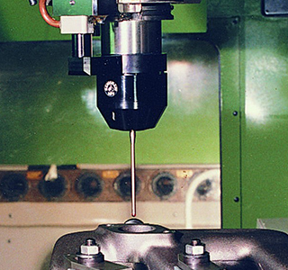 1977 年開発の最初の工作機械専用プローブ